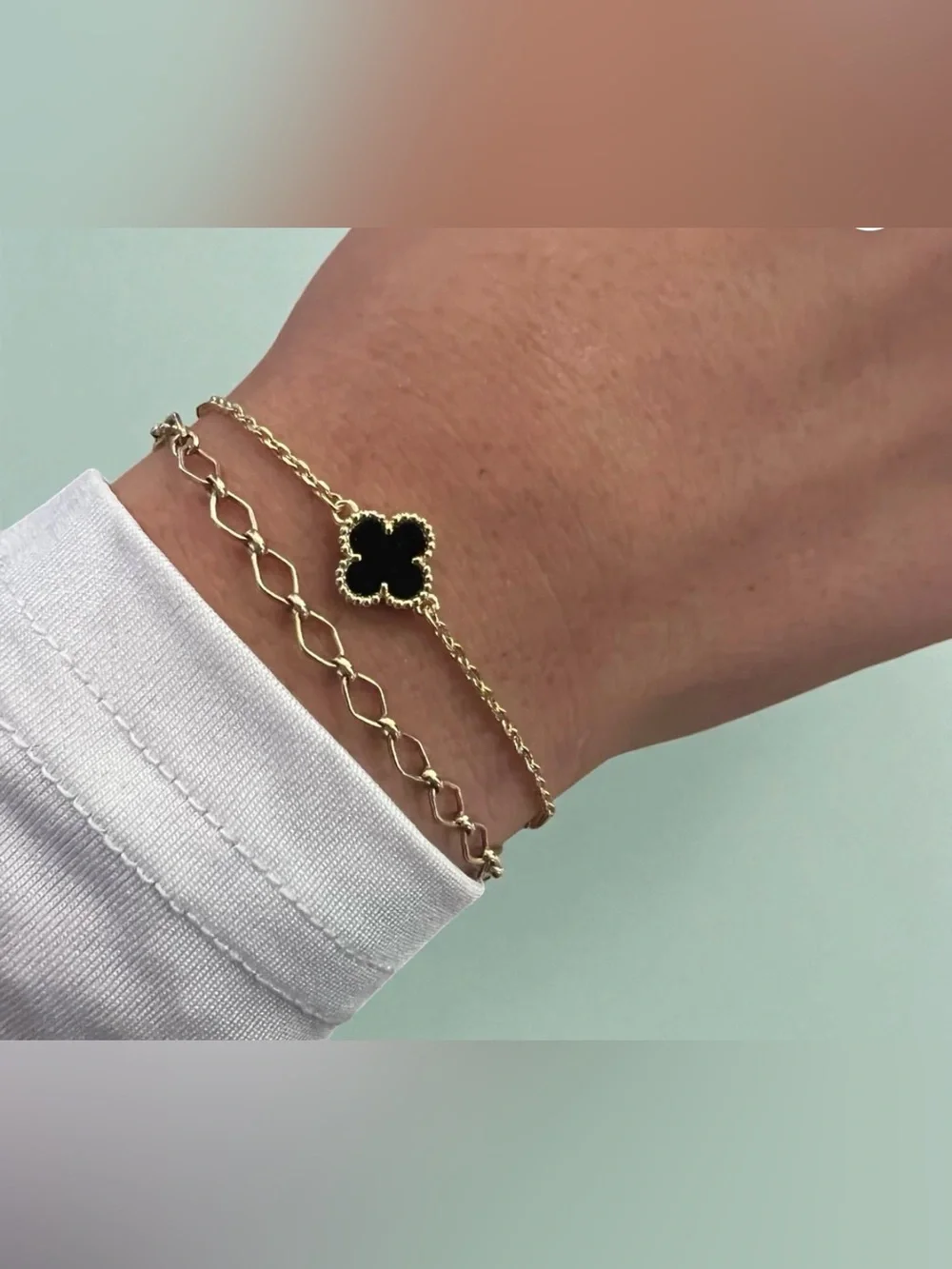 Alhambra inspired Gold Bracelet with Black Clover Charm Motif 9mm